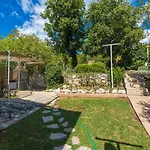 Liebevolles Mit Meerblick, Parkplatz, Garten, Grill - Haustiere Erlaubt *